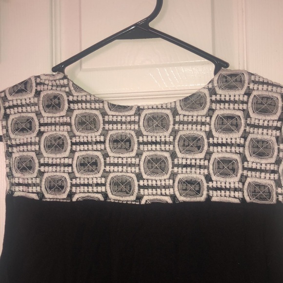 Tiny by Anthropologie size M sleeveless top embroidered black and white - Picture 7 of 9